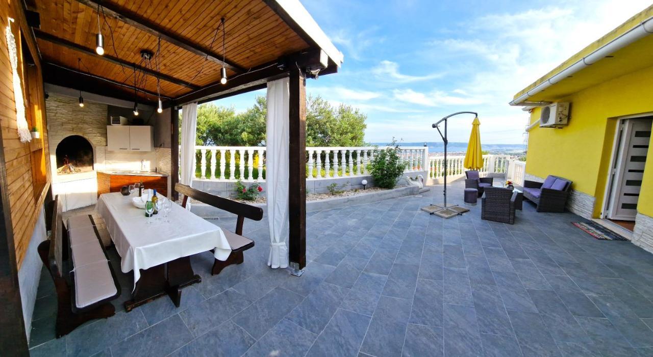 Sunny Holiday House With Pool Kaštela Exterior foto