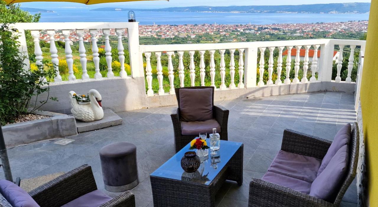Sunny Holiday House With Pool Kaštela Exterior foto