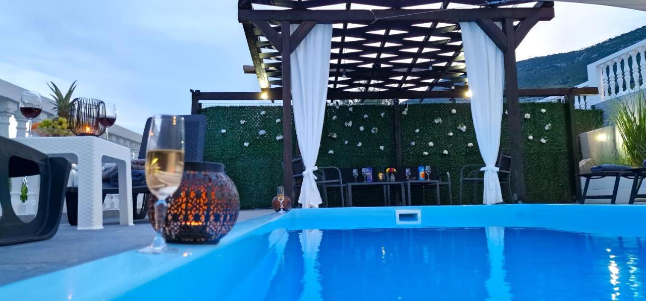Sunny Holiday House With Pool Kaštela Exterior foto