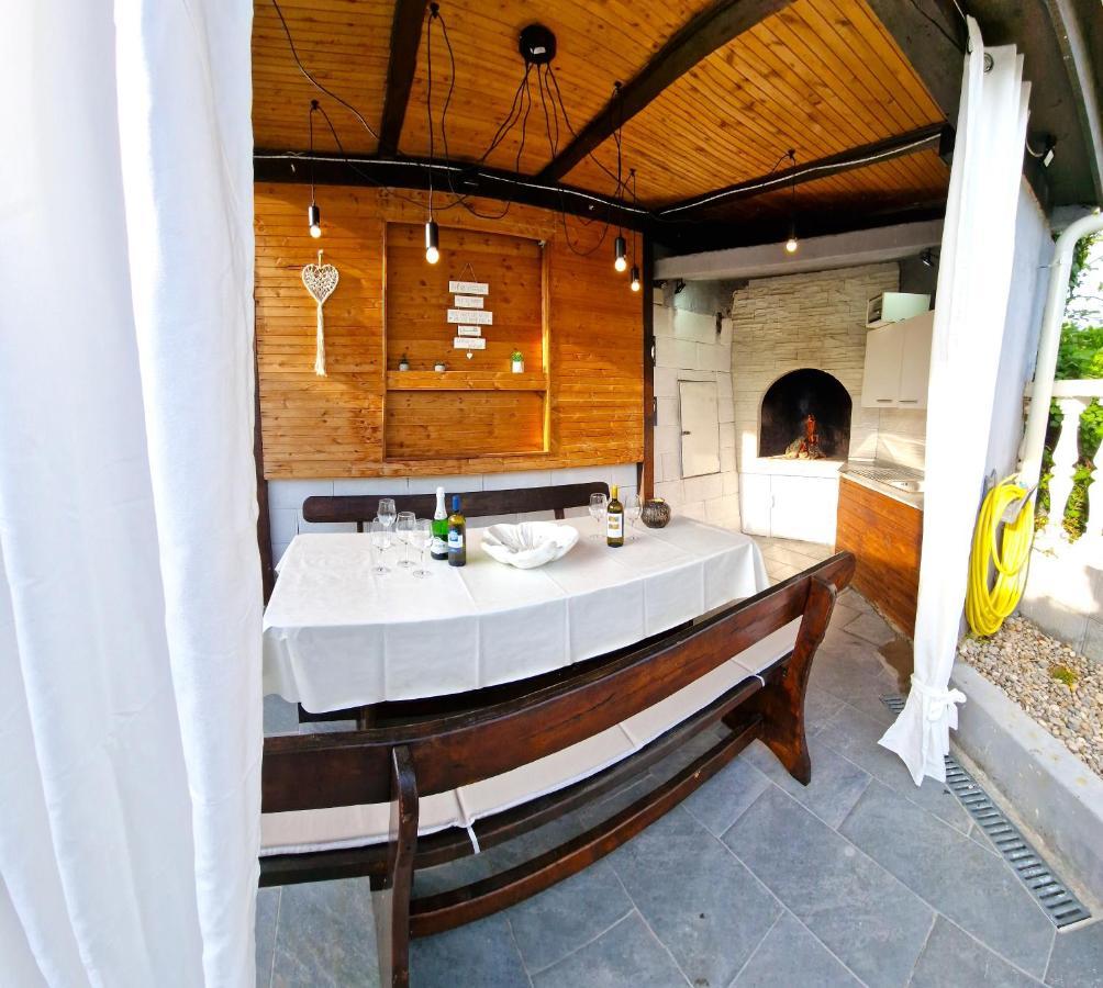 Sunny Holiday House With Pool Kaštela Exterior foto